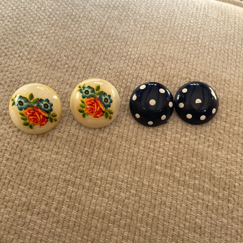 2 Pairs Vintage Clip On Earrings